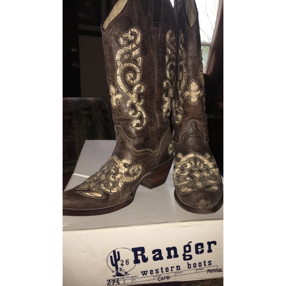 Women's cowboy boots