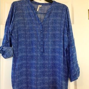 Lightweight pullover top