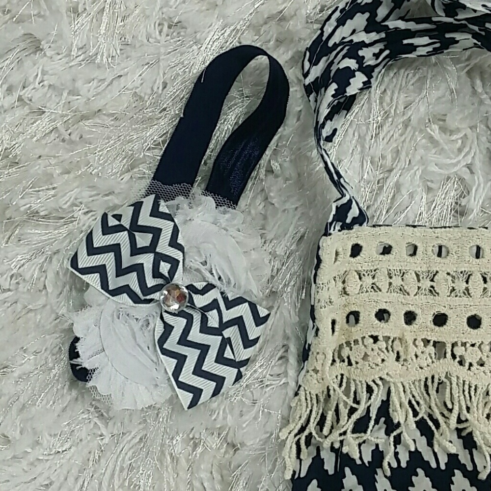💞SOLD 💞Blue and white Chevron Romper. Kids - Picture 3 of 5