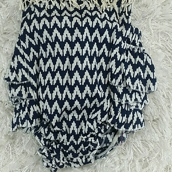 💞SOLD 💞Blue and white Chevron Romper. Kids - Picture 4 of 5
