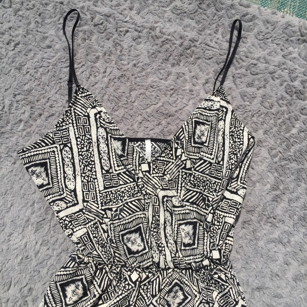 Geometric Pattern Jumpsuit - Picture 2 of 3