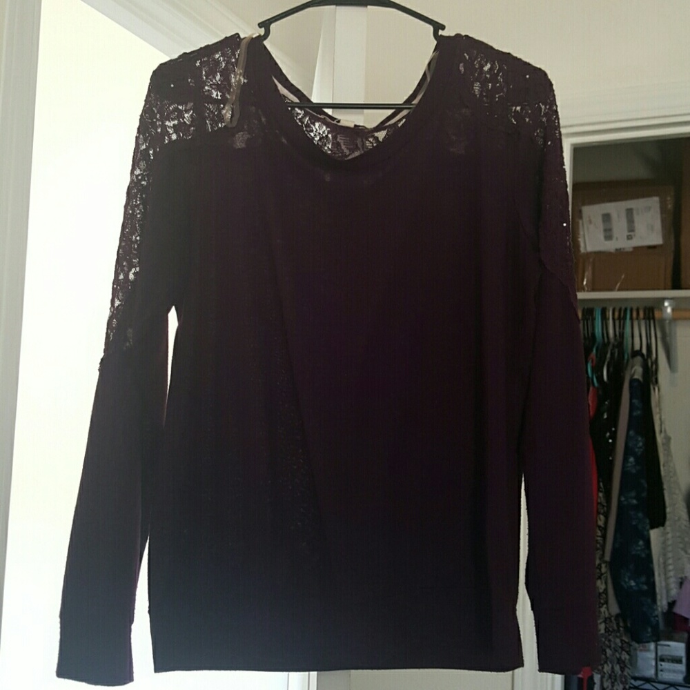 Vanity L/S Lace Detail