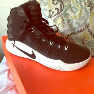 Nike HyperDunk 2016