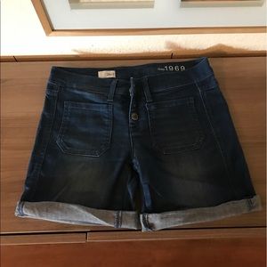 GAP Midi shorts in size 2