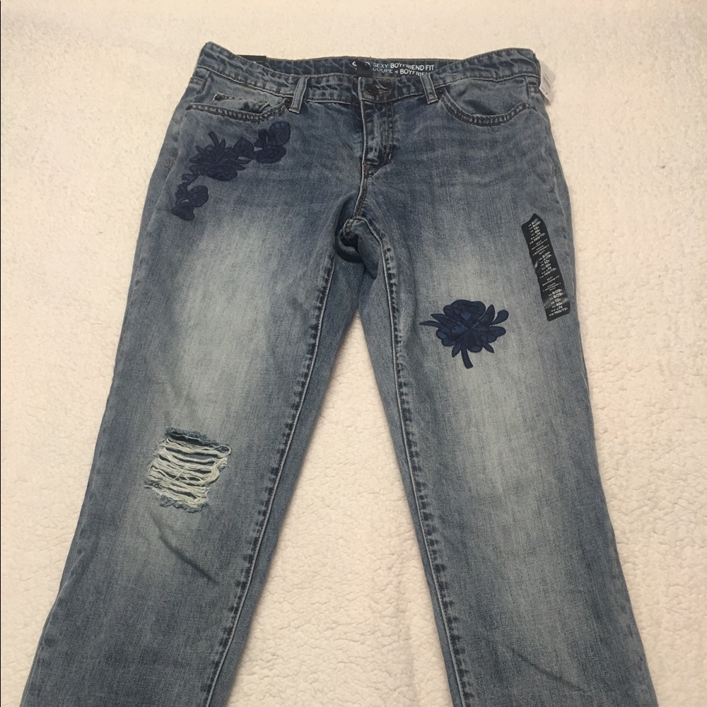 NWT gap embroidered sexy boyfriend fit jeans 8/29