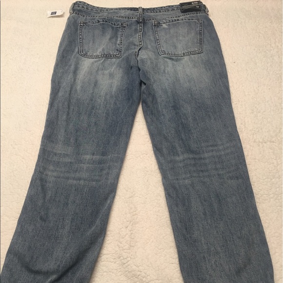 NWT gap embroidered sexy boyfriend fit jeans 8/29 - Picture 3 of 4