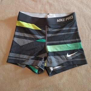 Geometric Print Nike Pro 3" Compression Shorts