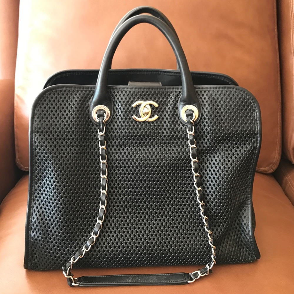 CHANEL Blk Perforated Leather Up In The Air Large