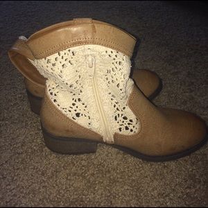 White lace tan booties