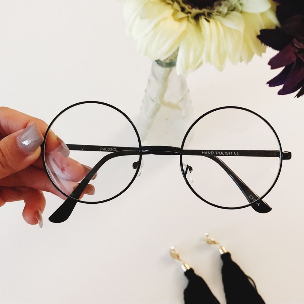 Round 80s inspired glasses 🤓