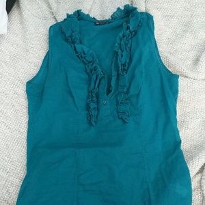 Sleeveless fitted top