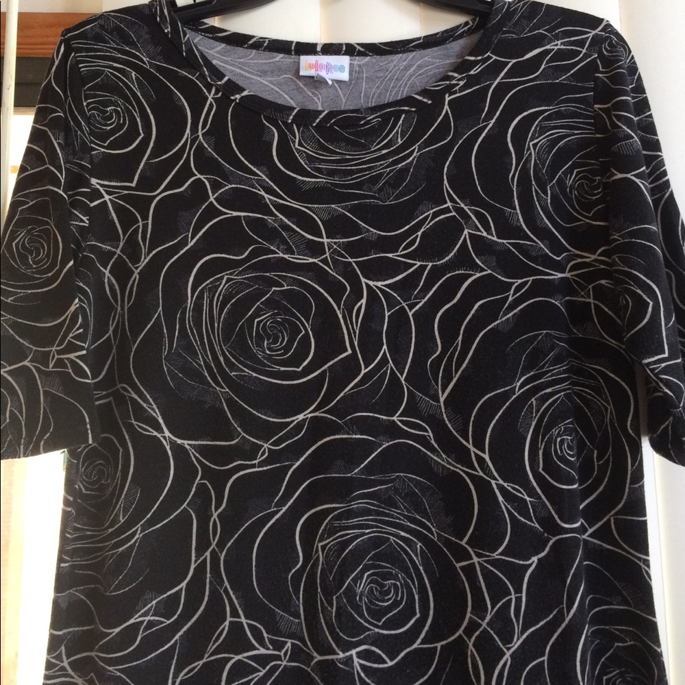 🦄 Lularoe Julia dress BLACK ROSES 🌹 print 🦄
