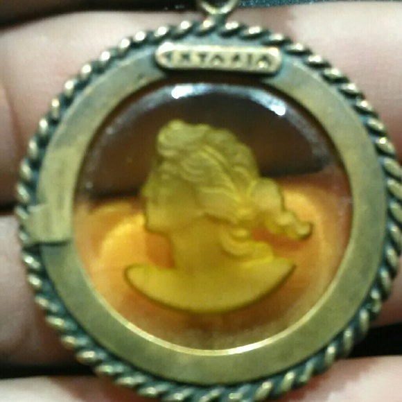 Make an offer!!! Cameo Necklace - Picture 4 of 4
