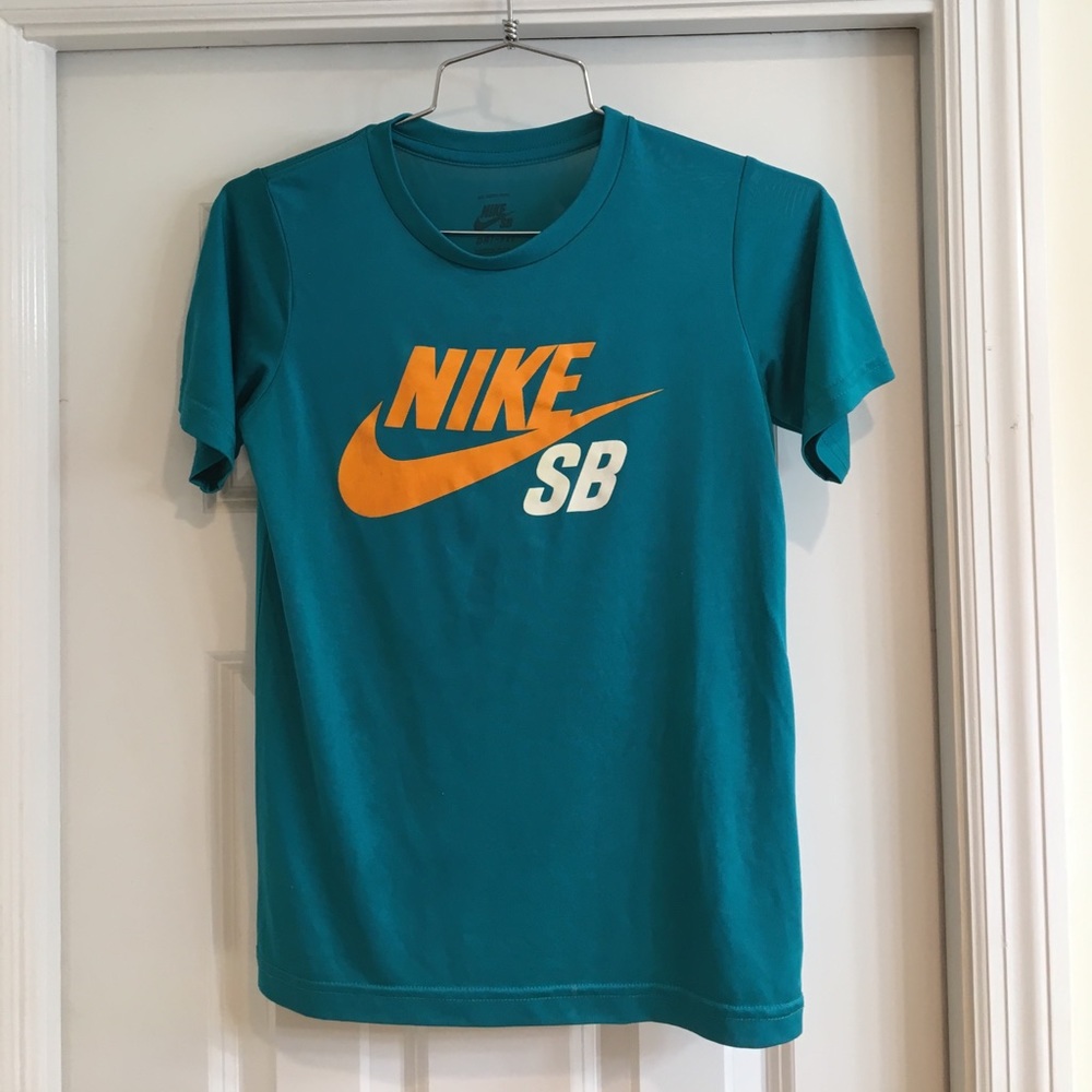 Nike SB Dri Fit Short Sleeve Size S
