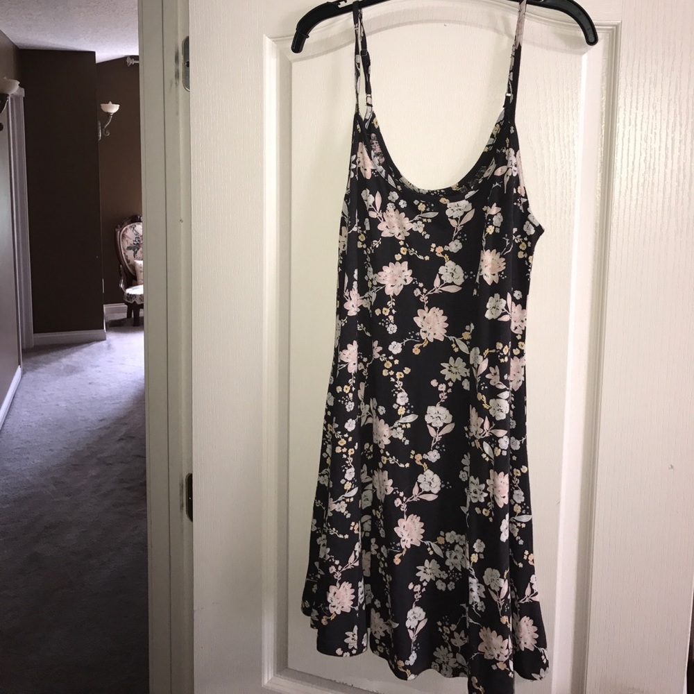 Brand new never worn Billabong dress from Buckle