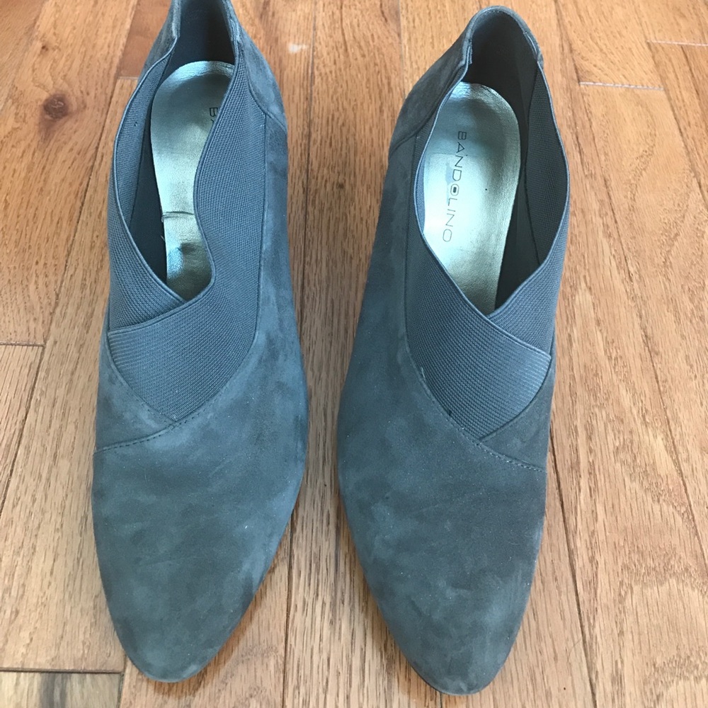 Bandolino grey faux suede bootie - size 8.
