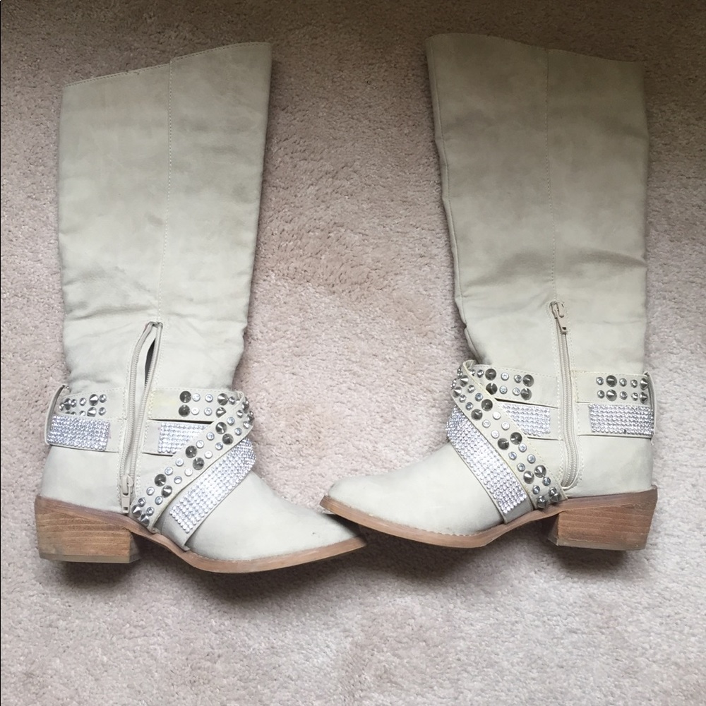 Boots Size 8
