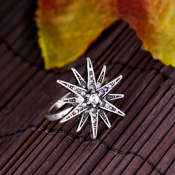 Starburst Ring - Picture 2 of 3