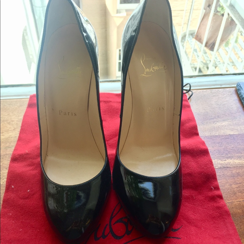 Christian Louboutin Black Patent Pumps sz 38