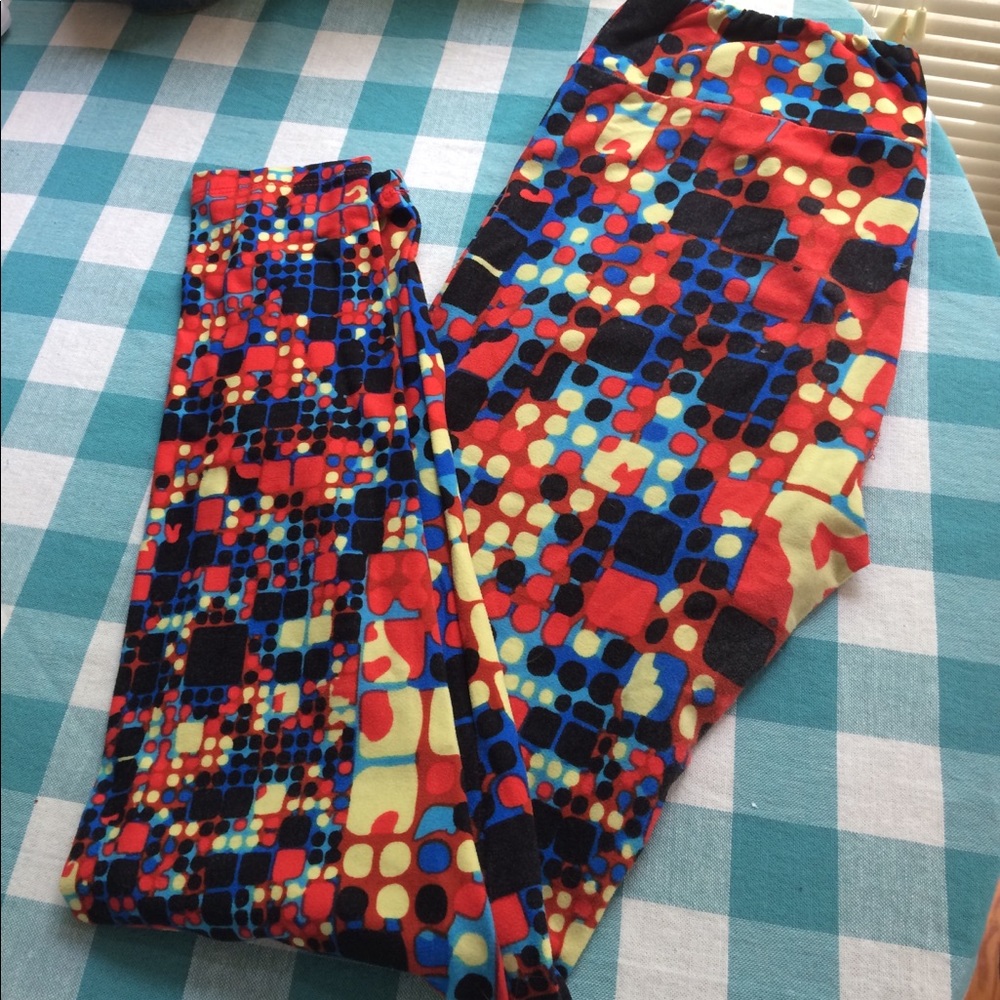 ⭐️SOLD⭐️Lularoe OS leggings- fun print ! ❤