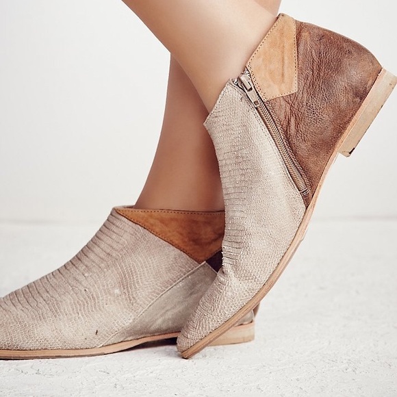 Free People Shoes - ✨Firm✨Free People desert rider ankle boots booties