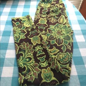 Lularoe OS leggings - great print ! 💚