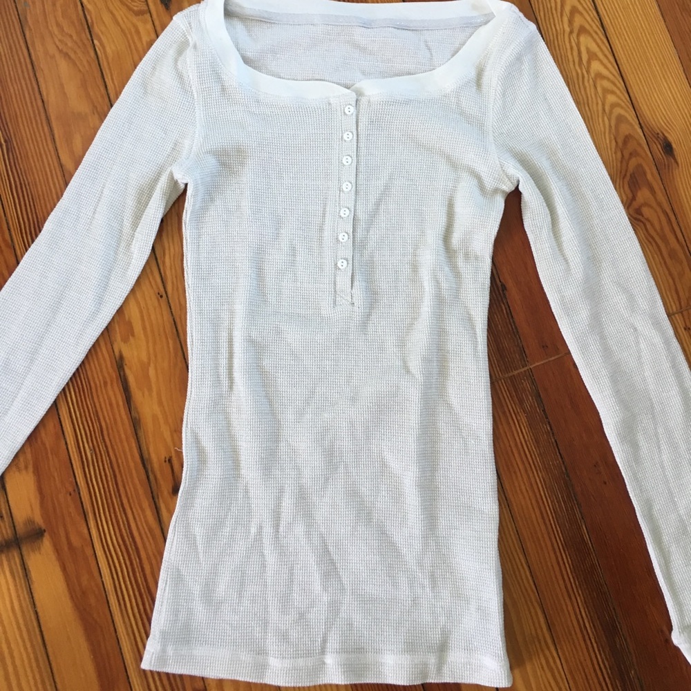 Long sleeve thermal shirt. Has sparkles.