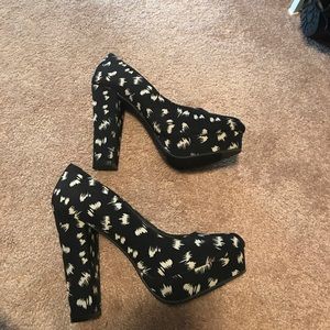 Forever 21 Patterned Chunky Heel Pump