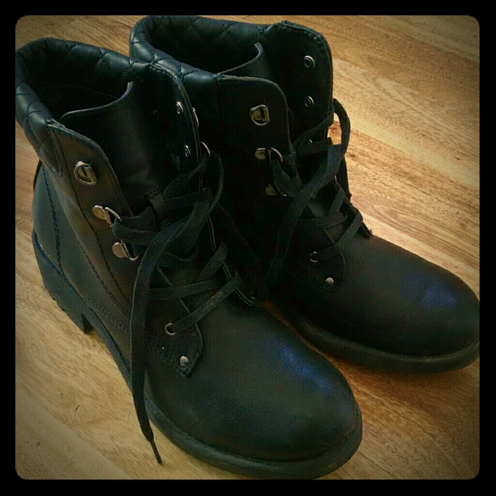 Combat boots