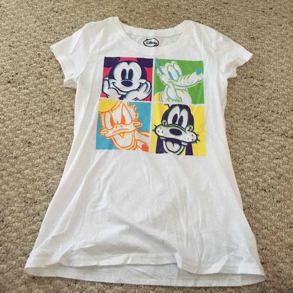 White Disney shirt sleeve shirt