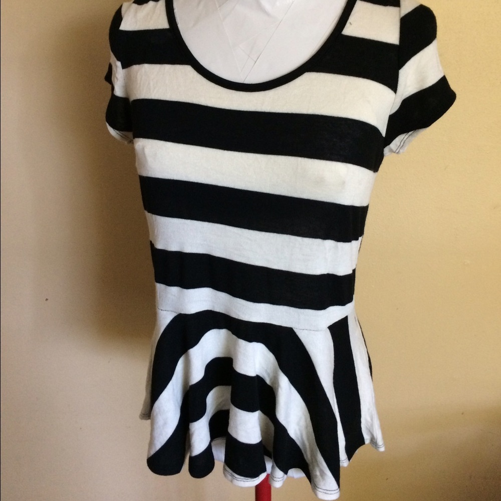 🎈Bundle 3 or more=FREE shipping🎈 Peplum cutie!