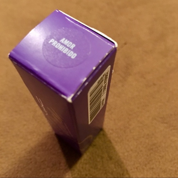 MAC Selena Lipstick in "Amor Prohibido" - Picture 3 of 3