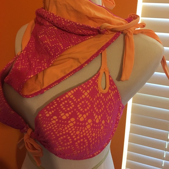 Bathing suit! - Picture 3 of 4