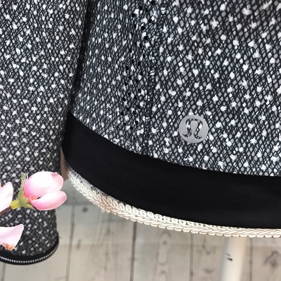 NWT Lululemon Hit It Jacket Black/Gray Sz 4 - Picture 2 of 4