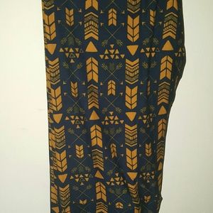 Lularoe tc arrow leggings