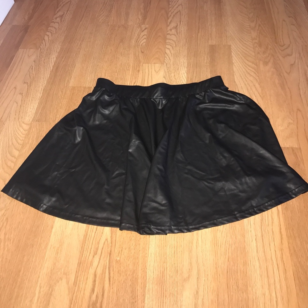 leather material skirt size XL