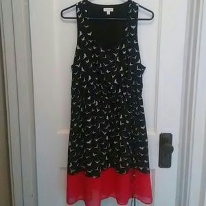 🌺 Lovely dress with bird accents