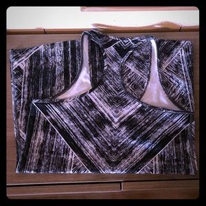 Lululemon tank in 10