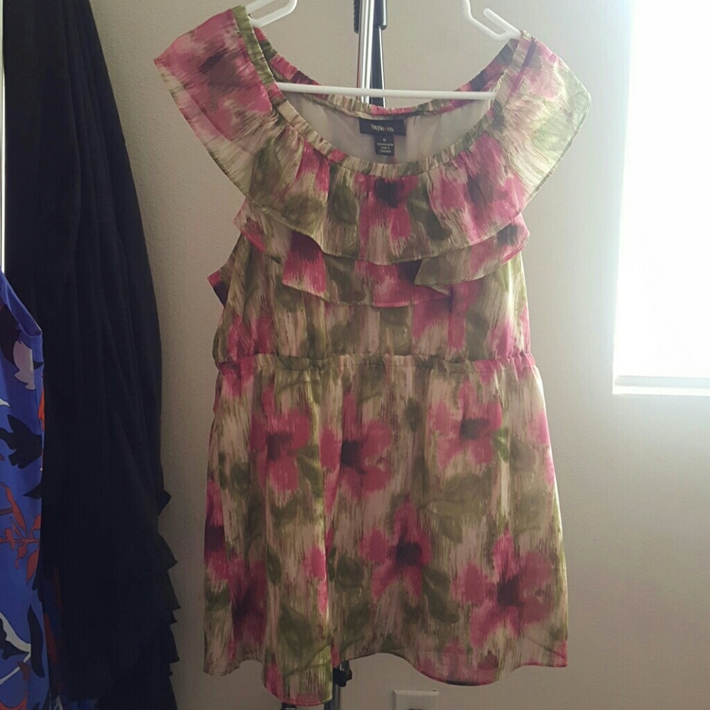 Gree/Pink Floral Ruffle Blouse