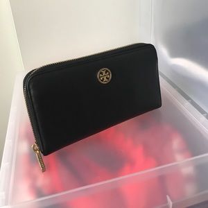 Tory Burch Robinson Zip Wallet
