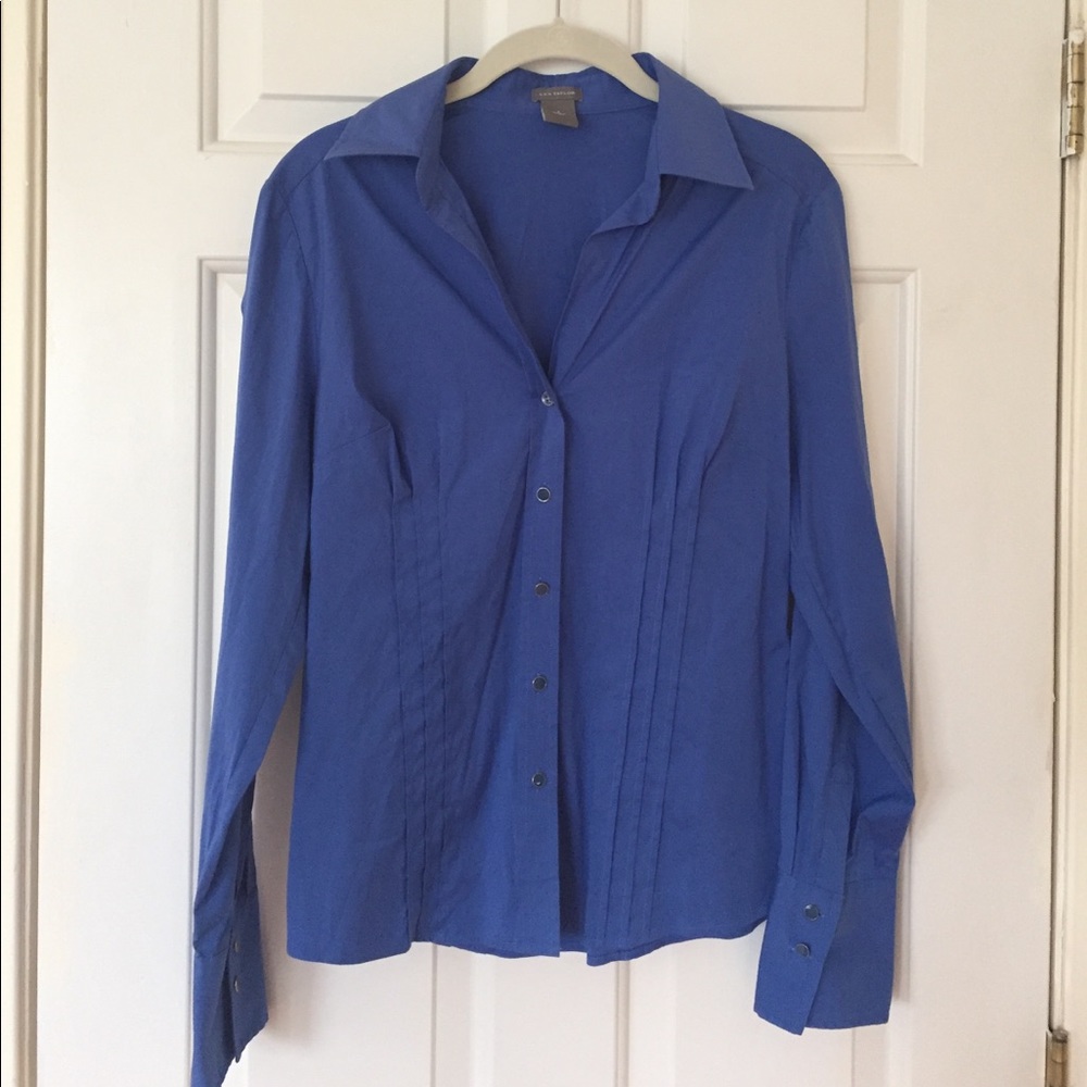 Ann Taylor Fitted Button Down