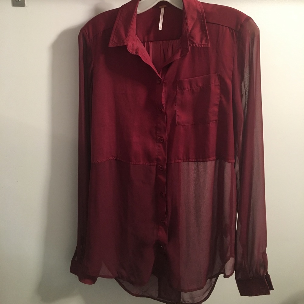 Free People half sheer blouse w/ slit back!