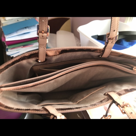Michael Kors Rose Gold Tote. BNWOT. Never used. - Picture 3 of 4