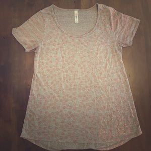 Medium Lularoe Classic Tee