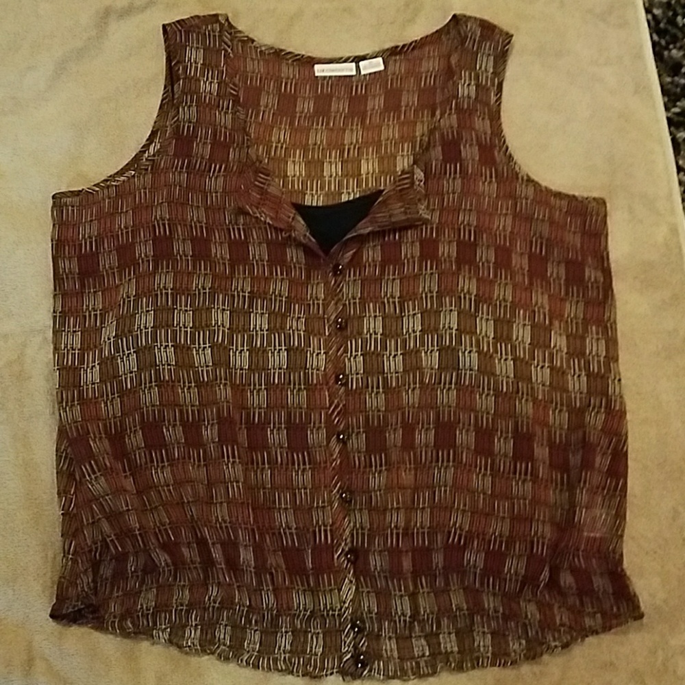 Sleeveless button down top