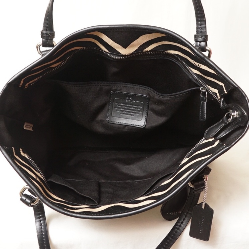 🎯DEAL OF THE DAY‼️ EUC COACH PEYTON SHOULDER BAG - Picture 7 of 7