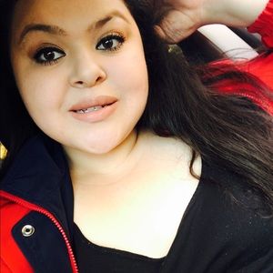 Meet your Posher, Isela