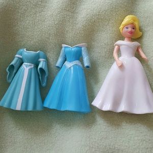 Interchangeable Doll w Outfits
