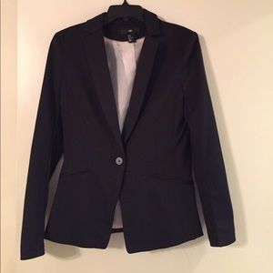 Black H&M blazer size 8. Cut small.