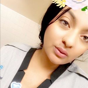 Meet your Posher, Monique